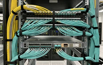 Guide complet des connecteurs à fibre optique MPO : types, polarité et applic...